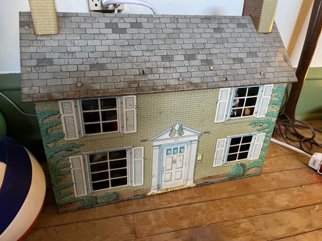 Old time dollhouse